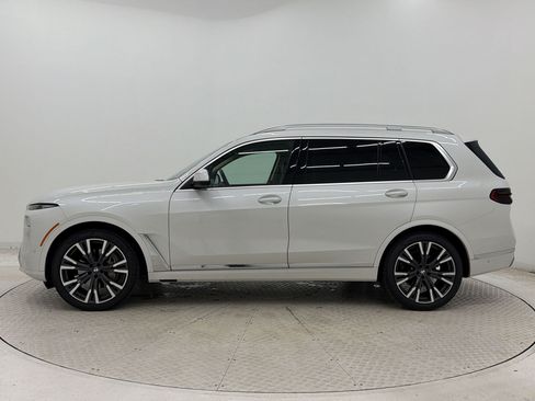 Used 2024 BMW X7 xDrive40i w/ Executive Package AWD/4WD image 2