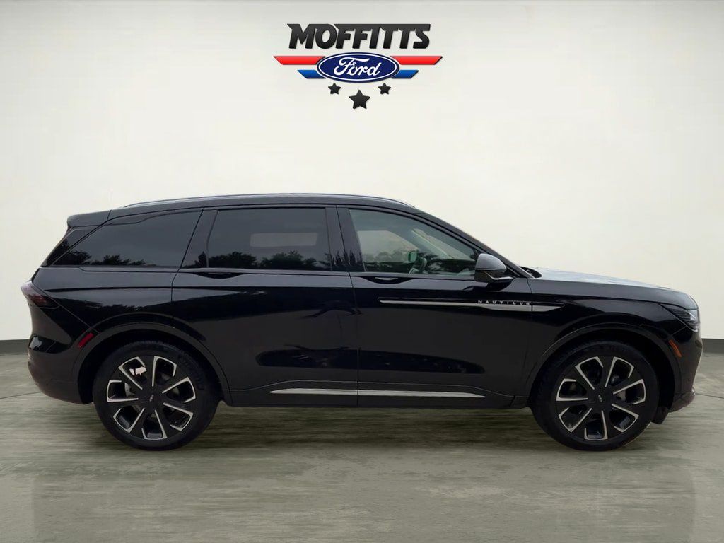 Used 2024 Lincoln Nautilus Reserve w/ Equipment Group 202A AWD/4WD image 6