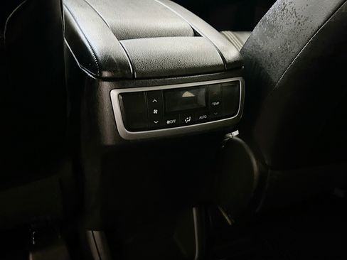 Used 2018 Toyota Highlander SE AWD/4WD image 29
