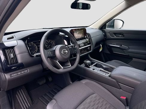 New 2025 Nissan Pathfinder SV w/ SV Premium Package image 2