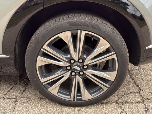 New 2026 Cadillac Optiq Luxury 2 image 31