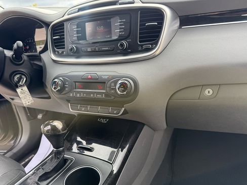Used 2016 Kia Sorento EX image 30
