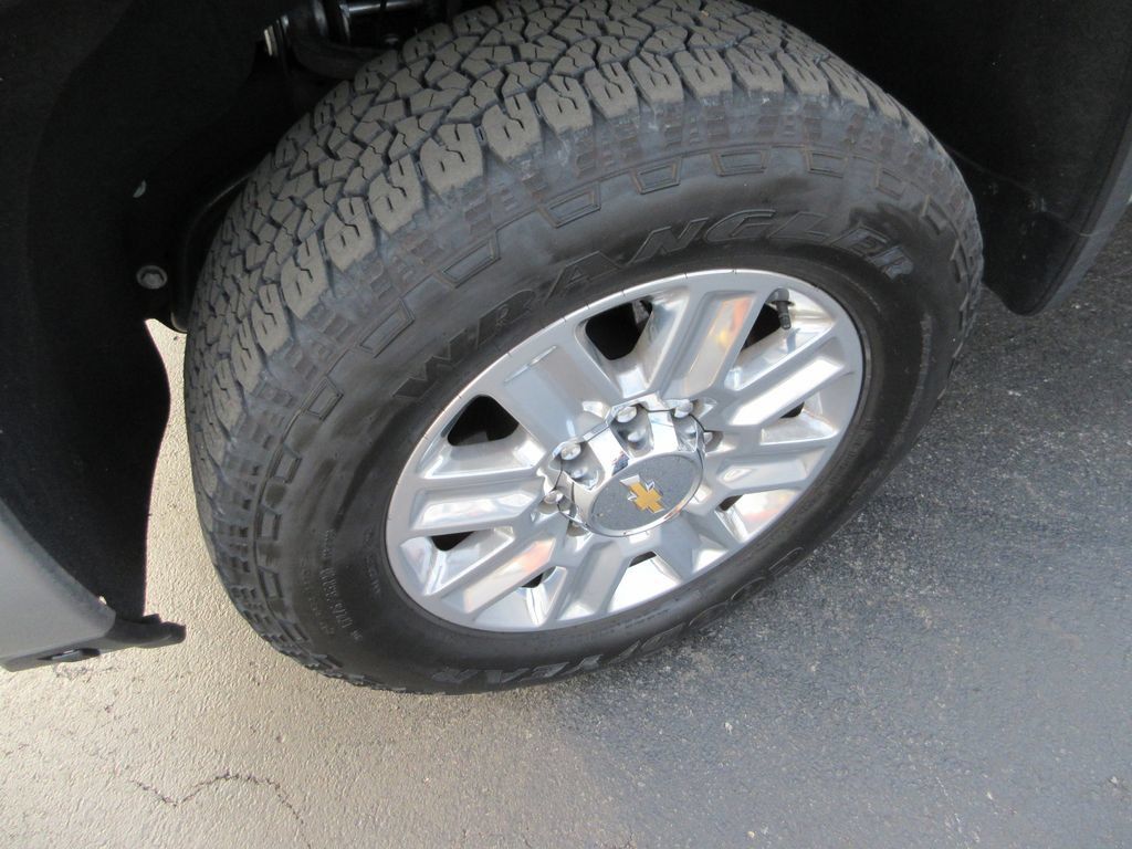 Certified 2024 Chevrolet Silverado 2500 High Country w/ High Country Premium Package AWD/4WD image 14