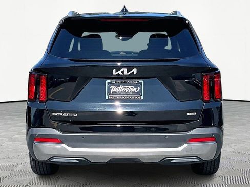 Used 2025 Kia Sorento EX image 5