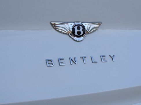Used 2023 Bentley Bentayga Extended Wheelbase image 8