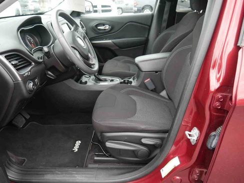 Used 2019 Jeep Cherokee Latitude w/ Popular Appearance Group image 23