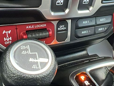 Used 2025 Jeep Wrangler Sport AWD/4WD image 19