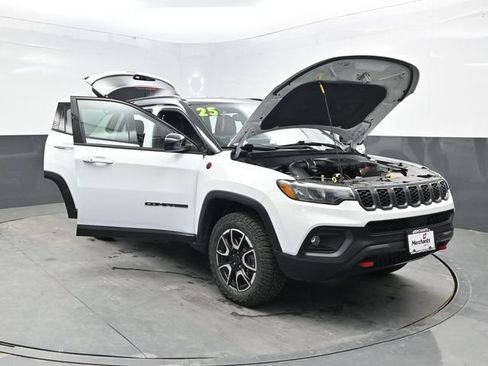 Used 2025 Jeep Compass Trailhawk AWD/4WD image 35