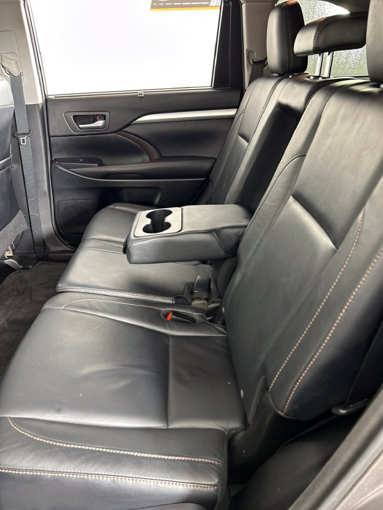Used 2016 Toyota Highlander XLE AWD/4WD image 17