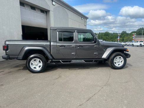 Used 2022 Jeep Gladiator Sport AWD/4WD image 7