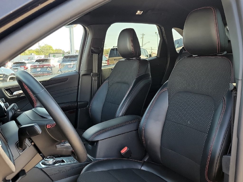 Used 2025 Ford Escape ST-Line AWD/4WD image 12