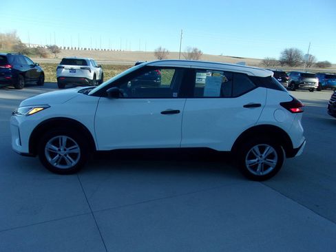 Used 2022 Nissan Kicks S image 8