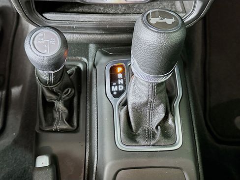 Used 2025 Jeep Wrangler Sahara AWD/4WD image 24