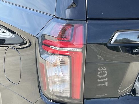 Used 2022 Chevrolet Suburban RST w/ Luxury Package image 10