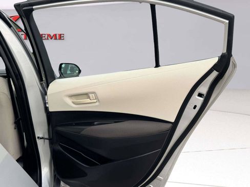 Used 2025 Toyota Corolla LE FWD image 39