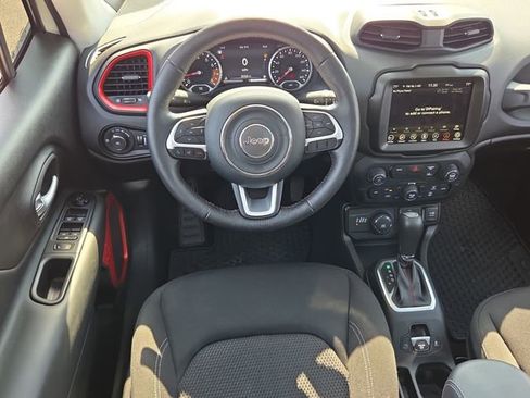 Used 2023 Jeep Renegade Latitude w/ Sun/Sound Group image 10