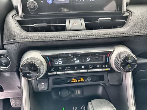 Used 2025 Toyota RAV4 XLE image 27