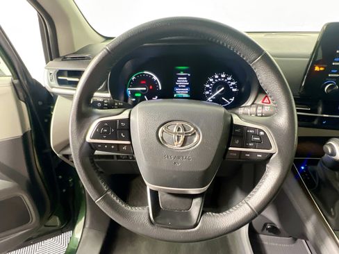 Used 2024 Toyota Sienna XLE FWD image 17