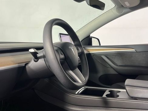 Used 2024 Tesla Model Y Performance image 21