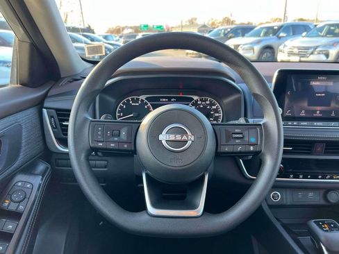 Used 2023 Nissan Rogue SV image 14