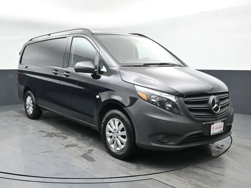 Used 2022 Mercedes-Benz Metris image 2
