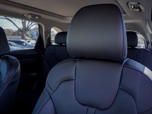 Certified 2025 Kia Sorento EX w/ Panoramic Sunroof Package image 11