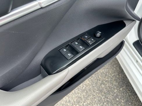 Used 2020 Toyota Camry SE image 17