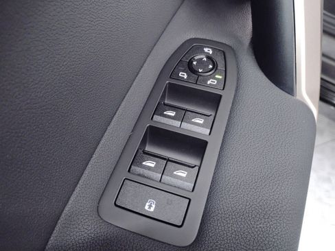 Used 2025 BMW iX xDrive50 w/ Sport Package image 9