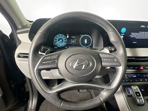Used 2024 Hyundai Palisade SEL w/ Premium Package FWD image 17
