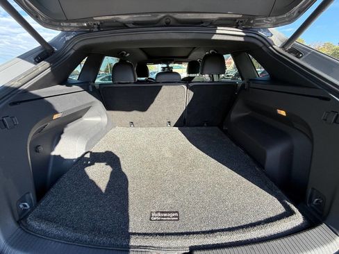 Used 2021 Volkswagen Atlas Cross Sport SE w/ Panoramic Sunroof Package image 9