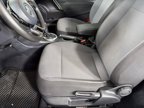 Used 2017 Volkswagen Beetle 1.8T S image 11