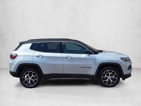 Used 2024 Jeep Compass Limited w/ Sun and Sound Group AWD/4WD image 4