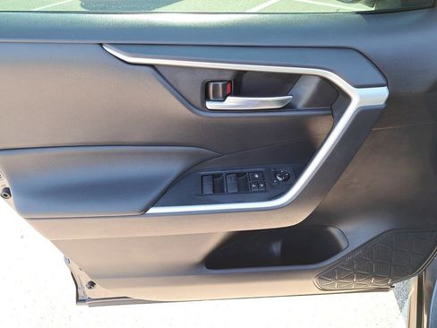 Used 2021 Toyota RAV4 XLE image 13