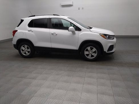 Used 2020 Chevrolet Trax LT w/ LT Convenience Package FWD image 11