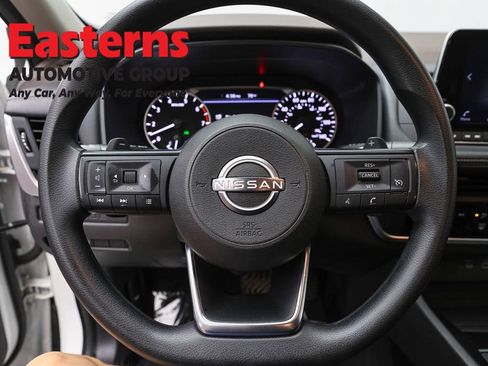 Used 2023 Nissan Rogue S AWD/4WD image 10