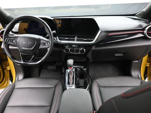 Used 2024 Chevrolet Trax RS w/ Sunroof Package FWD image 12