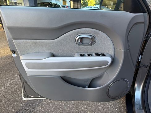 Used 2017 Kia Soul EV-e image 12