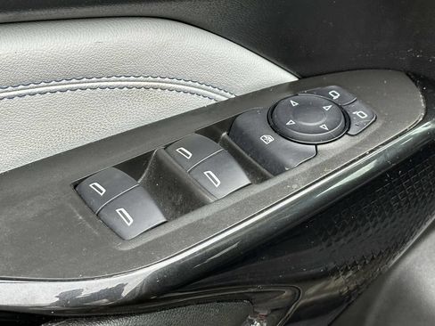 Used 2024 Chevrolet Trax LT w/ Sunroof Package FWD image 15