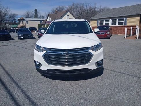 Used 2018 Chevrolet Traverse LT image 2
