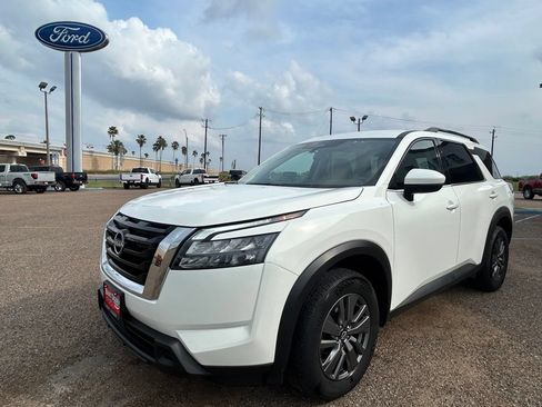 Used 2025 Nissan Pathfinder SV AWD/4WD image 3