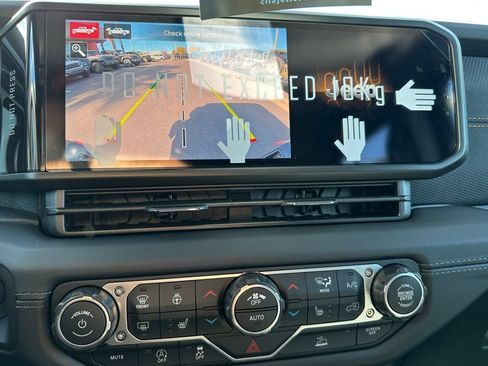 New 2026 Jeep Gladiator Mojave w/ Technology Group AWD/4WD image 23