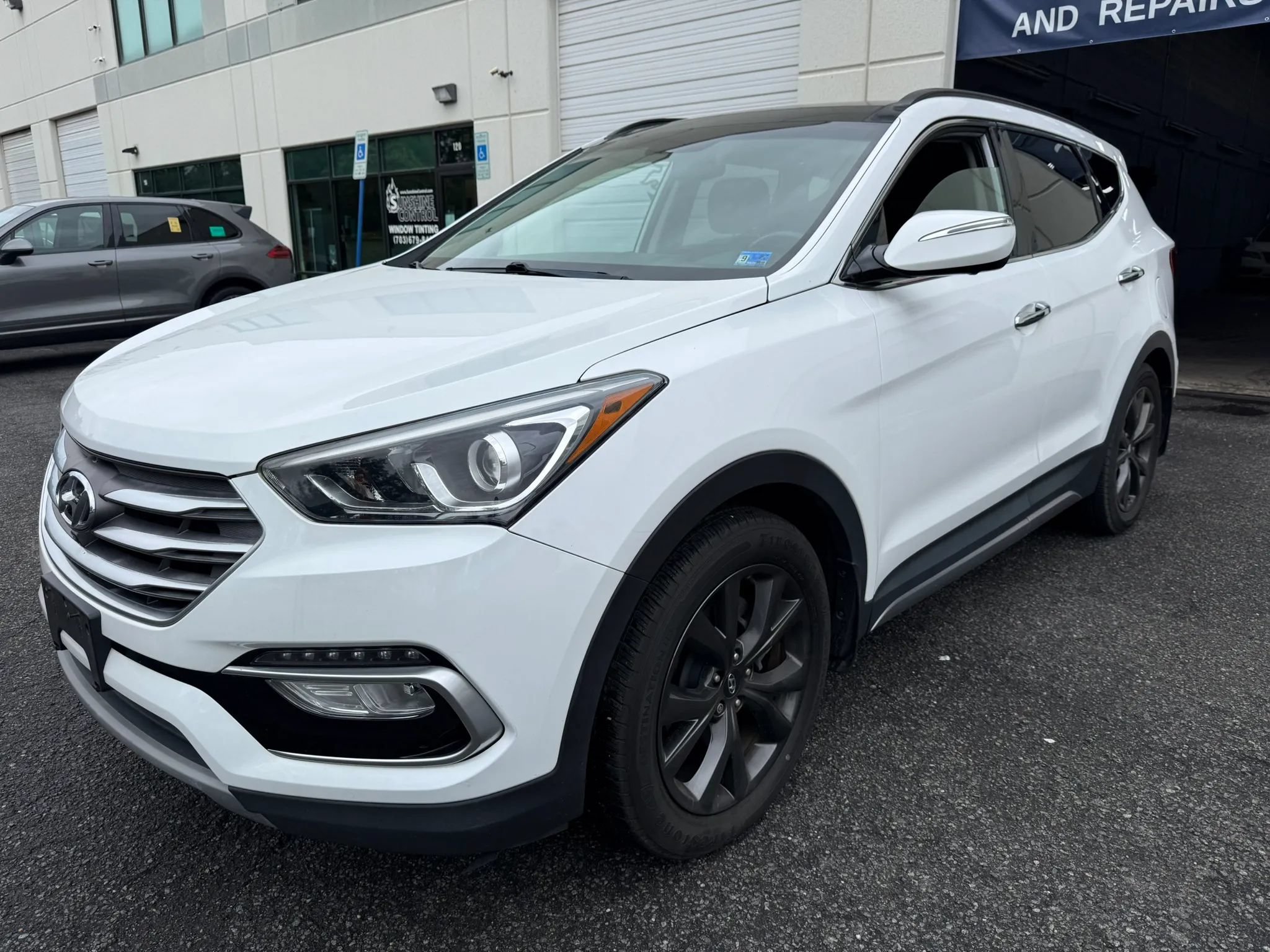 Used 2018 Hyundai Santa Fe Sport FWD image 2