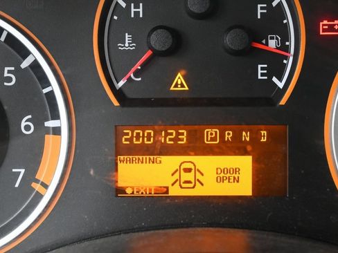 Used 2014 Nissan Armada SV AWD/4WD image 37