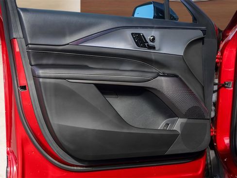 Certified 2024 Cadillac Lyriq Tech w/ Driver Assist Package image 22