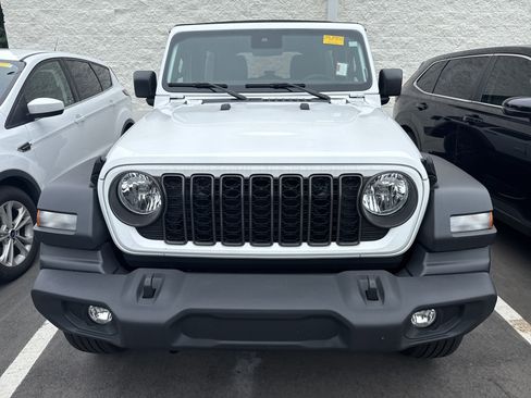 Used 2024 Jeep Wrangler Unlimited Sport AWD/4WD image 3