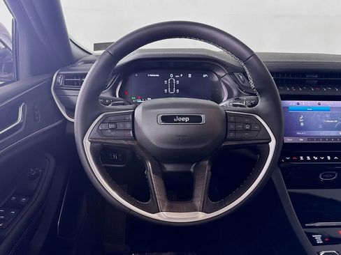 New 2026 Jeep Grand Cherokee L Limited w/ Luxury Tech Group II AWD/4WD image 11