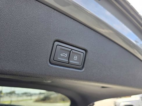Used 2025 Audi Q4 e-tron Premium Plus w/ Premium Plus image 19