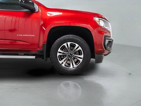 Used 2021 Chevrolet Colorado Z71 AWD/4WD image 7