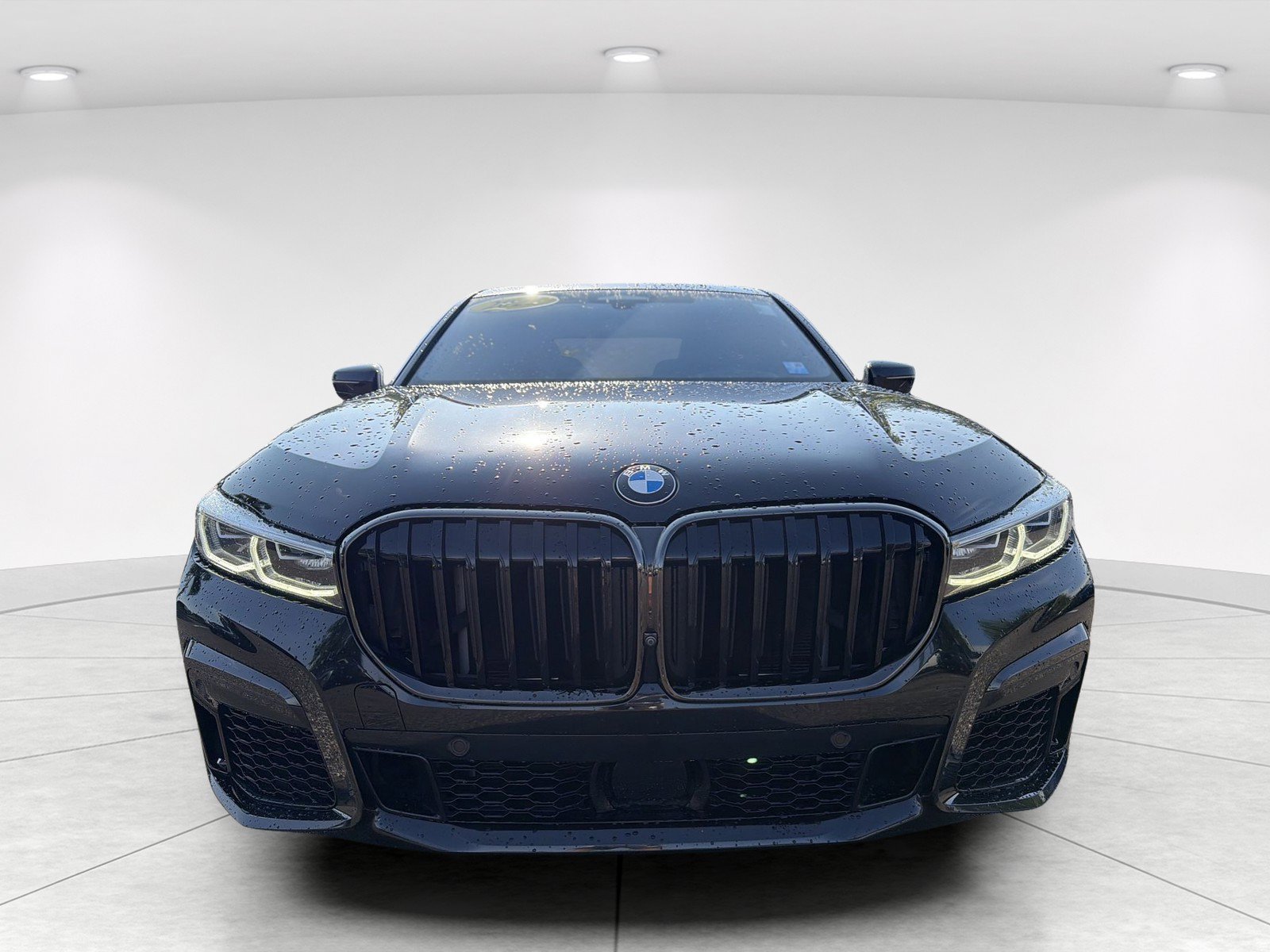 Used 2022 BMW M760i xDrive AWD/4WD image 2