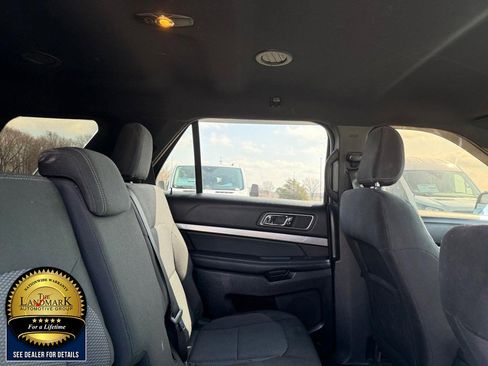 Used 2018 Ford Explorer XLT image 14